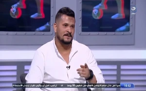 بالفيديو: لاعب مصري شهير يتحول إلى عامل مقهى.. ويبكي على الهواء بسبب  محمد صلاح