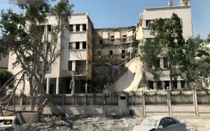 بالفيديو والصور .. حجم الدمار جراء الضربات الإسرائيلية على مبنى وزارة الدفاع السورية بدمشق