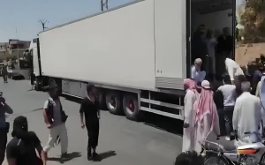 بالفيديو.. العشائر السورية تتوجه بالشاحنات إلى السويداء لمساندة «البدو» ضد هجمات ميليشيات حكمت الهجري