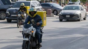 المرور: قيادة الدراجة النارية بدون رخصة مخالفة تصل غرامتها إلى 300 ريال