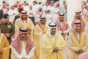 بالصور : الصلاة على جنازة  الأمير الوليد بن خالد بن طلال في جامع الإمام تركي بن عبدالله في مدينة الرياض ‏