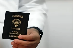 بالأسماء: الكويت تسحب الجنسية من 82 شخصاً وممن اكتسبها معهم بالتبعية