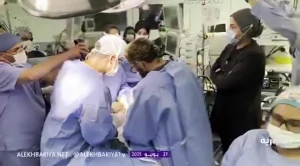 بالفيديو.. لحظة فصل التوأم السيامي السوري "سيلين وإيلين".. والفريق الطبي يردد: «يا رب يا رب»
