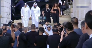 بالفيديو: لحظة وصول وفد قطري لتقديم  العزاء لفيروز في وفاة نجلها زياد الرحباني