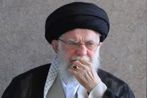 من بينهم نجل مستشار خامنئي.. أميركا تفرض أكبر حزمة عقوبات على إيران منذ 2018