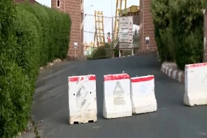 بالصور: إغلاق  منتزه الجبل الأخضر في الهدا بالحواجز الخرسانية بعد حادثة سقوط لعبة كهربائية ووقوع إصابات