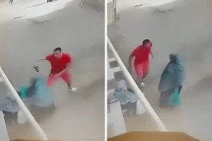 بالفيديو.. شاب مصري يضرب امرأة  مسنّة بـ "الشبشب" على وجهها وسط شارع عام
