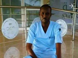في تسجيل أغرب حالة اختناق … تسرب غاز من مكيف سيارة يتسبب في وفاة طبيب وزوجته أمام مطعم بالرياض