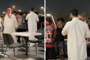 "بفانيلة علاقي وعود أسنان”.. بالفيديو:نجل رونالدو يتجول مع أصدقائه في أحد شوارع الرياض