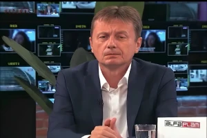 بالفيديو.. وزير الاستثمار الصربي يتعرض لجلطة دماغية مفاجئة على الهواء مباشرة