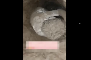 بالفيديو.. كاميرا توثق سقوط طفل سوري في بئر على عمق 50 مترا ووالده ينادي عليه