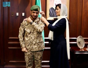 بالصور: سفيرة المملكة لدى الولايات المتحدة تقلّد الملحق العسكري رتبته الجديدة