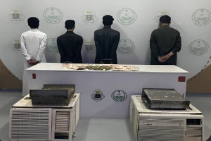 القبض على 4 أشخاص لسرقتهم مكيفات من مساجد بمحافظة العقيق – فيديو