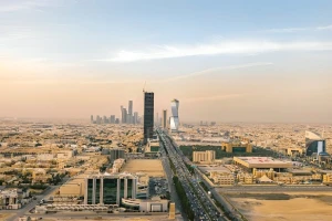 مع بدء فرض رسوم بنسبة 10% .. تقرير اقتصادي: ارتفع معروض البيع من الأراضي البيضاء  بأكثر من 200 مليون متر في مختلف المدن السعودية