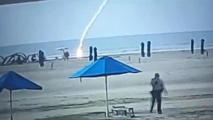 لماذا تصيب الصاعقة بعض الأشخاص دون غيرهم؟.. محلل الطقس «المسند» يجيب