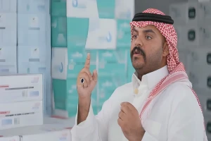 بالفيديو.. صاحب محل يستعين  بعامل مخالف لإدارة محله لمدة شهر.. وبعد مرور عدة أيام تفاجأ بما لم يتوقعه