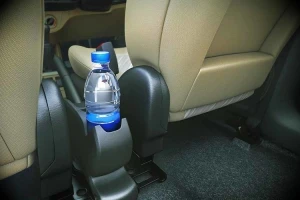 دراسة  علمية تكشف عن خطورة شرب مياه العبوات البلاستيكية بعد تعرضها للحرارة داخل السيارة