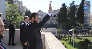"ديروا بالكم علينا أنا صهركم".. بالفيديو: الشرع يوجه كلمة للسوريين في حمص أثناء ترحيبهم به