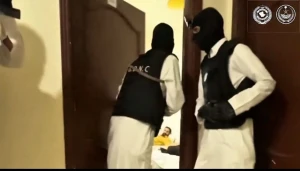 “توكل على الله داهم”.. مكافحة المخدرات تنشر فيديو يوثق رصد ومتابعة وضبط مروّجي مادة الشبو في المدينة المنورة