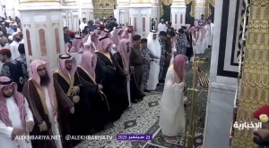 بالفيديو: صلاة الغائب على مفتي المملكة في المسجد الحرام والمسجد النبوي