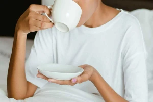 الكشف عن 5 مشروبات طبيعية تساعد على تحسين النوم وخفض الكوليسترول