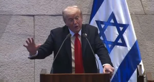 بالفيديو .. ترامب لنتنياهو ورئيس الكنيست: خطاباتكم الطويلة أخرتني عن القمة المرتقبة مع الدول العربية الأغنى والأقوى في العالم