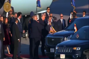 بالفيديو.. ترامب يدعو السيسي إلى الصعود معه بسيارته الرئاسية "الوحش"