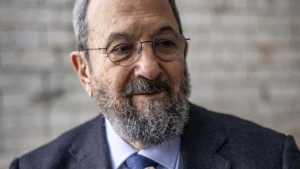 "باراك" يفتح النار على نتنياهو :"لطخ وجه إسرائيل بوصمة عار يصعب محوها"