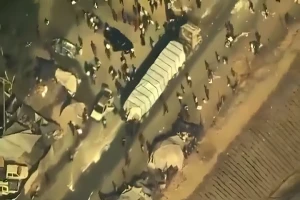 بالفيديو: طائرة درون أمريكية  توثق استيلاء مسلحين من حماس على شاحنة مساعدات في غزة