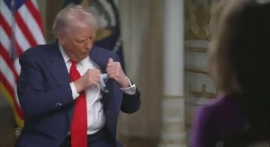 بالفيديو.. مذيعة تسأل ترامب "لقد وصفت نفسك برئيس السلام".. ماذا أخرج من جيبه ليرد عمليا عليها؟