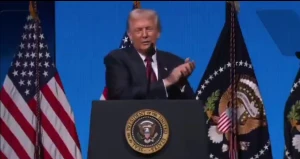 بالفيديو: ترامب يرحب بالأميرة ريما بنت بندر في منتدى الأعمال بمدينة ميامي ويصفق لها