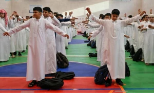 ابتداءً من الأحد القادم.. لن يُسمح بدخول أولياء الأمور للمدارس أو استئذان الطلاب إلا بعد حجز موعد مسبق