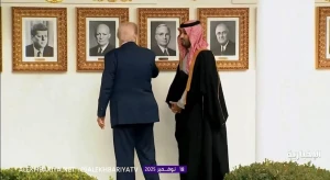 بالفيديو.. الرئيس الأميركي دونالد ترامب يصطحب ‎ولي العهد في جولة في البيت الأبيض