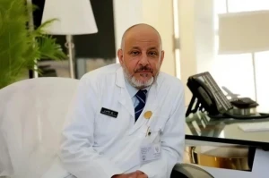 منها إذابة العسل في ماء ساخن ... "الخضيري" يعلق على مزاعم متداولة حول  أسباب الإصابة بالسرطان