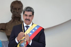 صحيفة أمريكية : الرئيس الفنزويلي وأسرته يستعدون لمغادرة البلاد.. والكشف عن دولة خليجية سيتوجهون إليها