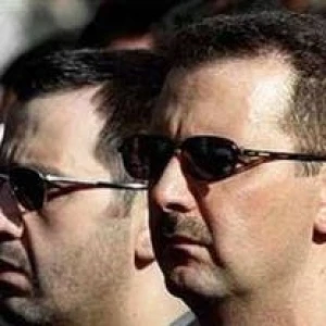 تقارير تكشف عن استسلام بشار الأسد للمنفى.. وتفضح محاولات الدائرة المقربة منه لاستعادة نفوذها في سوريا