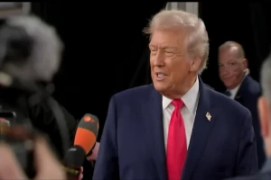 بالفيديو.. مراسل يسأل ترامب: هل قيل لك إنك ستتسلّم اليوم جائزة الفيفا للسلام للمرة الأولى؟.. والرئيس الأمريكي يجيب