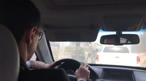 "الفيس بوك طلع فيه كمان؟.. عم تمزحي".. بالفيديو: تسريب جديد يكشف خوف الأسد بعد انتشار خبر زيارته للغوطة مع لونا الشبل