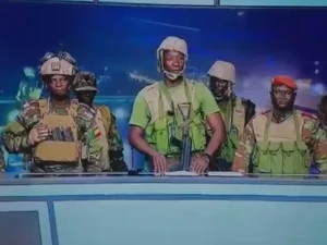 انقلاب جديد في أفريقيا .. عسكريون يعلنون إقالة الرئيس والسيطرة على الحكم في بنين