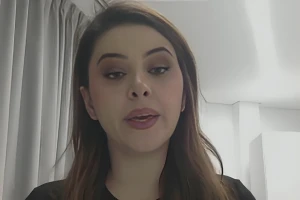 بالفيديو.. أول تعليق من  ابنة صاحب استراحة في سوريا على ادعاءات لونا الشبل حول هروب والدها بعد تسميمه عشرات  الجنود السوريين