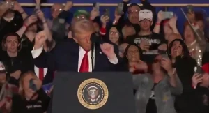 بالفيديو.. ترامب يؤدي رقصته الشهيرة بين أنصاره في ولاية بنسلفانيا