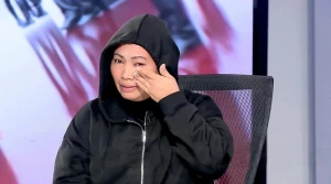 بالفيديو .. عاملة فلبينية مصابة بسرطان المخ تجهش بالبكاء … وتعلق : "عائلتي السعودية لم يتركوني" !