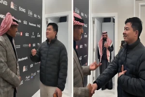 بالفيديو.. ردة فعل خالد عبد الرحمن بعد تفاجئه بشاب صيني يغني "وشلون مغليك"