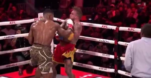 شاهد.. أنطوني جوشوا يهزم جيك بول بالضربة القاضية في الجولة السادسة