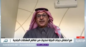 هل الاستحمام بالماء الساخن يضر البشرة؟.. بالفيديو: استشاري جلدية يُجيب ويوضح أفضل طرق العناية بها