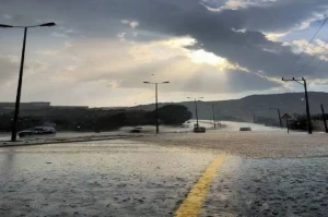 الأرصاد تكشف حالة الطقس المتوقعة اليوم: أمطار رعدية وزخات برد ورياح نشطة على هذه المناطق!