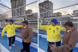 "في النيل جماهيرتي".. بالفيديو.. الإعلامي إبراهيم الفريان يرقص على أنغام "أبعاد كنتم ولا قريبين" في قارب بالنهر بمصر!