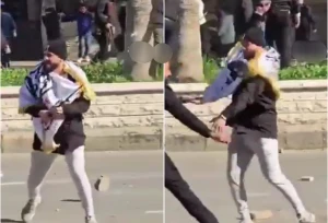 بالفيديو.. لحظة طعن شاب سوري بسكين على يد أحد ميليشيات الطائفة العلوية خلال تظاهرة باللاذقية