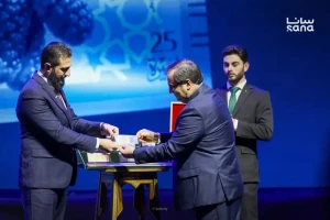 الرئيس السوري أحمد الشرع يكشف عن أول صور  لفئات العملات السورية الجديدة