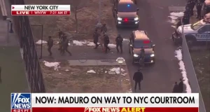 بالفيديو: لحظة اقتياد نيكولاس مادورو وزوجته مكبلين اليدين إلى المحكمة في نيويورك